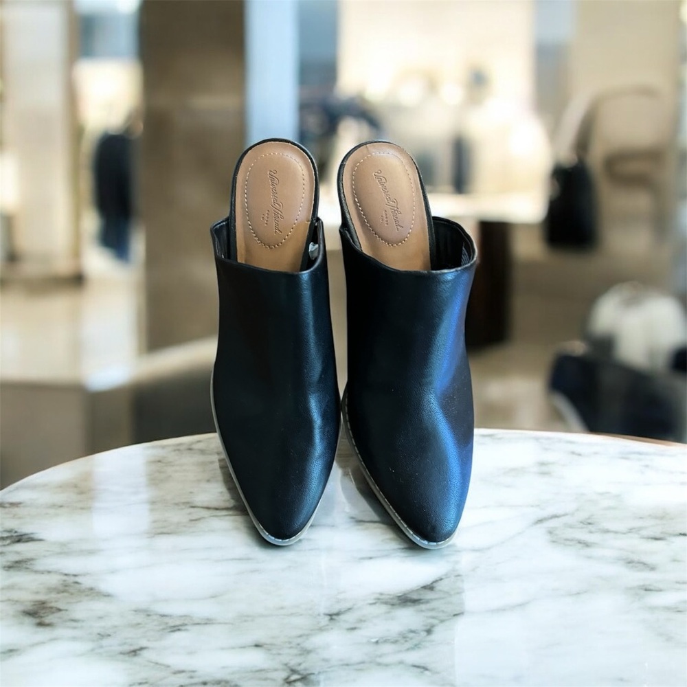 Chic Black Faux Leather Mules‎